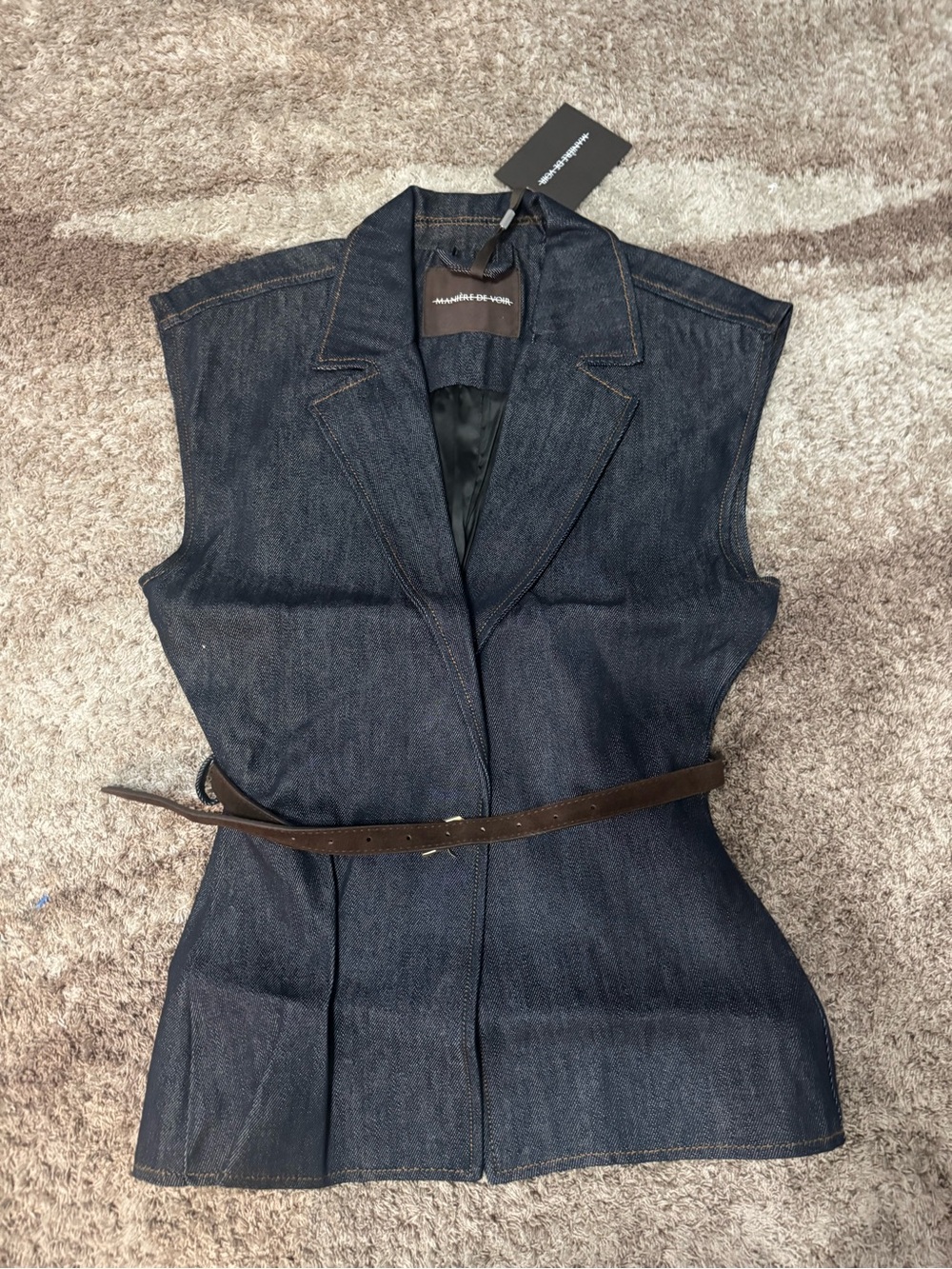 Manierre de voir Linda
in Indigo
Wide Shoulder Cinched Denim Waistcoat - Picture 2 of 5